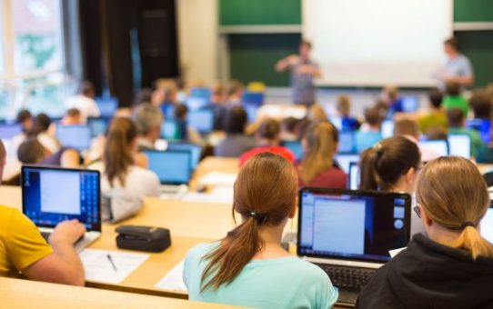 DIGITALIZZAZIONE NELLE SCUOLE, IN CALABRIA OLTRE 14 MILIONI E MEZZO DI EURO